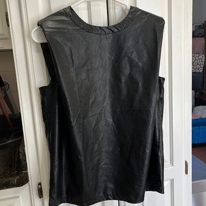 Le lis top w/ shoulder pads Medium